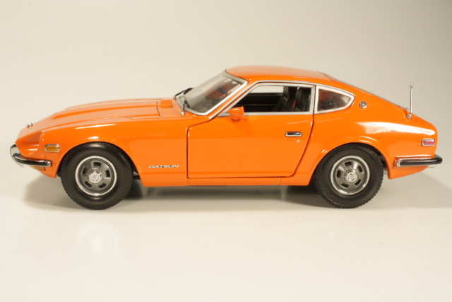 Datsun 240Z 1972, oranssi - Sulje napsauttamalla kuva