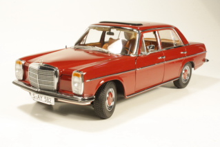 Mercedes 220 (W115) 1973, punainen - Sulje napsauttamalla kuva