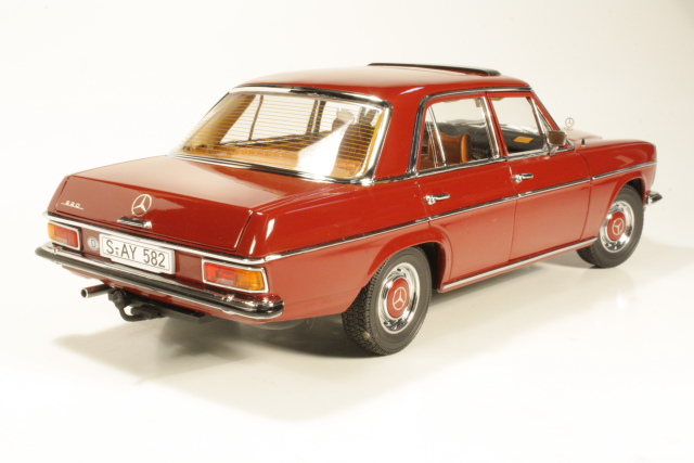 Mercedes 220 (W115) 1973, punainen