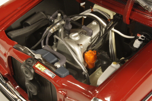 Mercedes 220 (W115) 1973, punainen