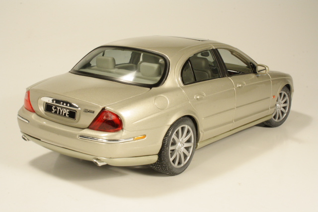 Jaguar S-Type 4.0 V8 Executive 2000, gold