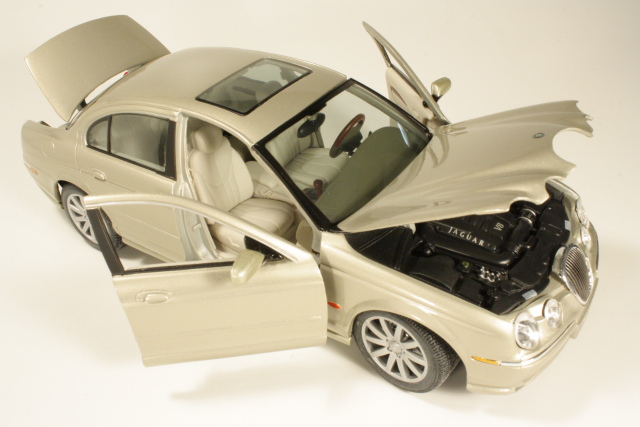 Jaguar S-Type 4.0 V8 Executive 2000, gold