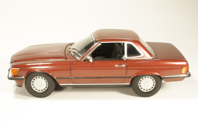 Mercedes 300SL (W107) 1986, punainen