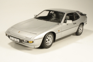 Porsche 924 1985, hopea - Sulje napsauttamalla kuva