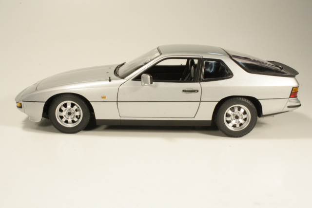 Porsche 924 1985, hopea - Sulje napsauttamalla kuva