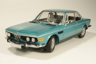 BMW 3.0 CSi 1972, turkoosi