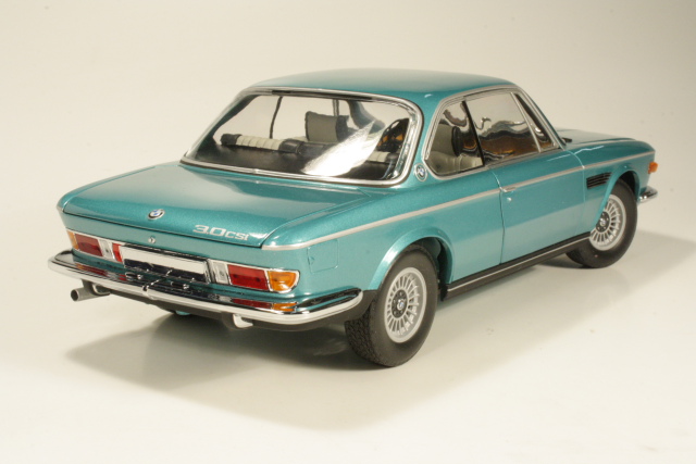 BMW 3.0 CSi 1972, turkoosi