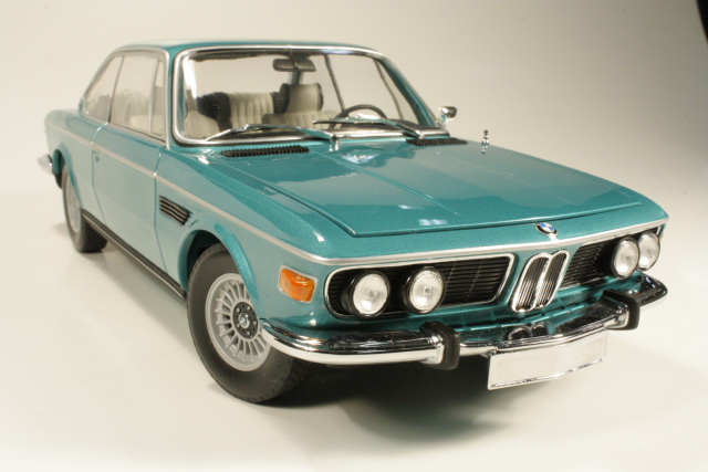 BMW 3.0 CSi 1972, turkoosi