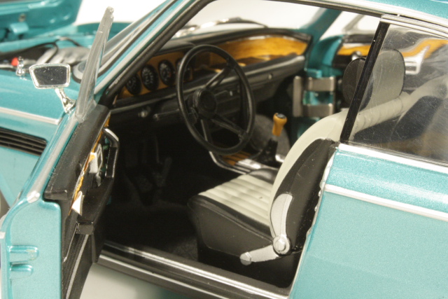 BMW 3.0 CSi 1972, turkoosi
