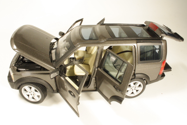 Land Rover Discovery 3 4.4 V8 HSE 2005, harmaa