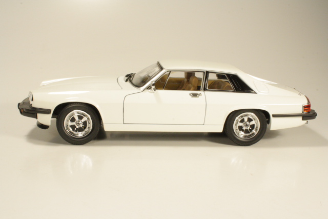 Jaguar XJS 5.3 V12 1975, white