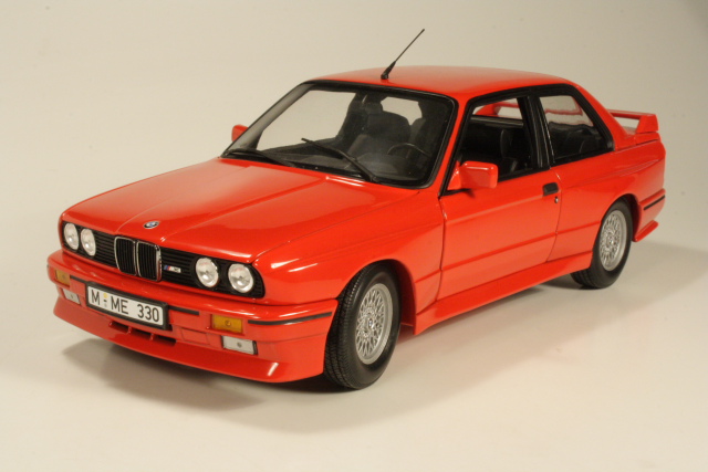 BMW M3 1987, punainen - Sulje napsauttamalla kuva