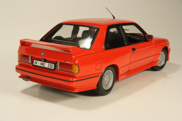 BMW M3 1987, punainen - Sulje napsauttamalla kuva