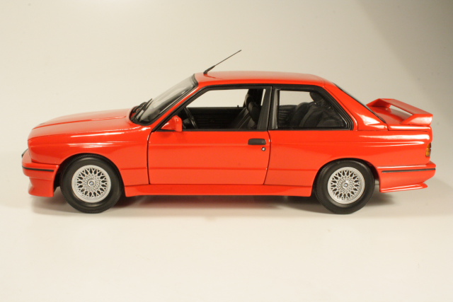 BMW M3 1987, punainen