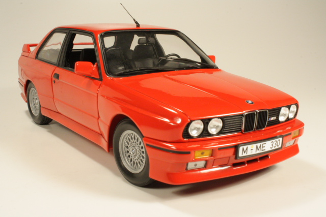 BMW M3 1987, punainen