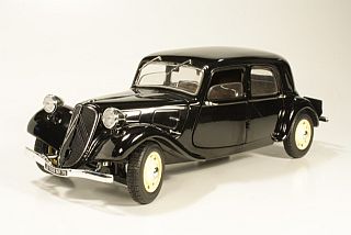 Citroen Traction 11B 1938, musta
