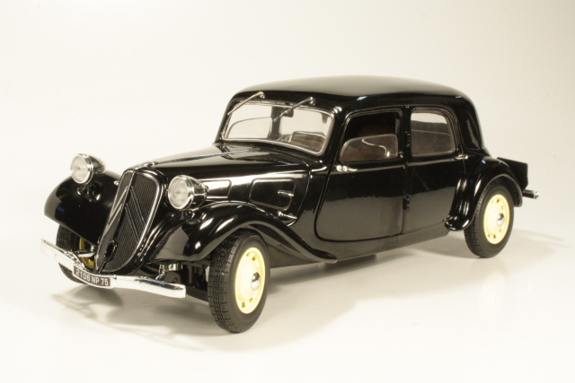 Citroen Traction 11B 1938, musta