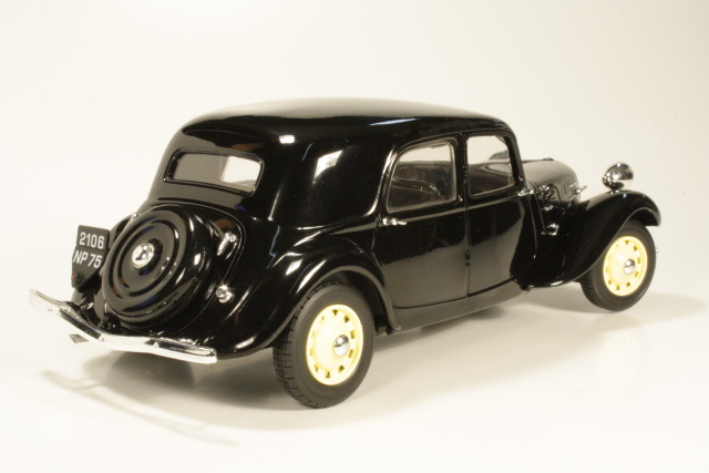 Citroen Traction 11B 1938, musta