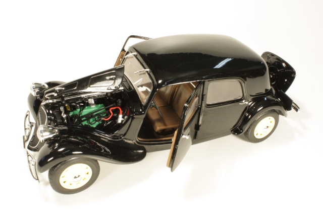 Citroen Traction 11B 1938, musta