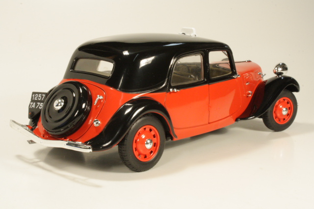 Citroen Traction 11B 1938 "Taxi", punainen/musta