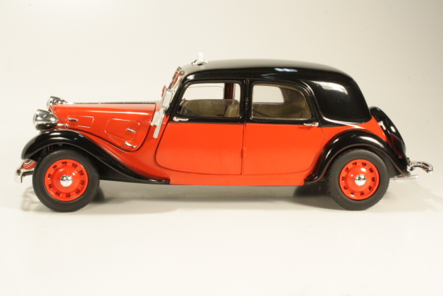 Citroen Traction 11B 1938 "Taxi", punainen/musta