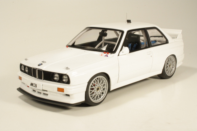 BMW M3 (e30) DTM "Plain Body Version", valkoinen