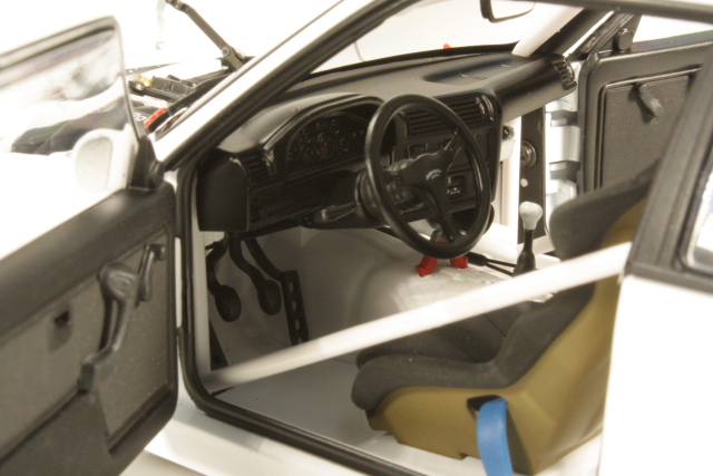 BMW M3 (e30) DTM "Plain Body Version", valkoinen