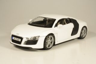 Audi R8, white