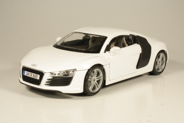 Audi R8, white