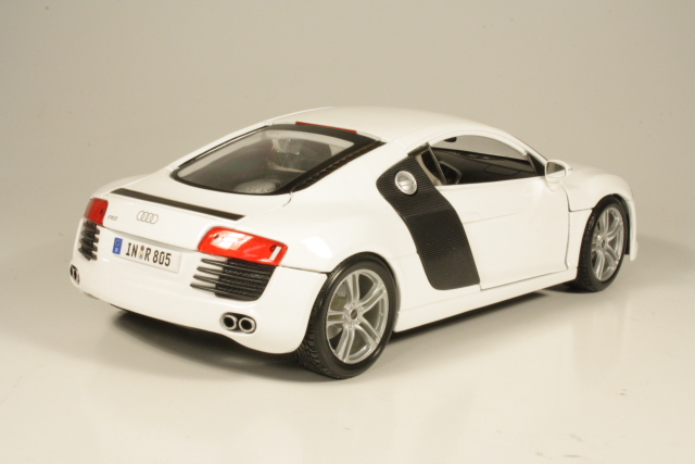 Audi R8, white