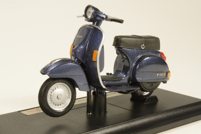 Vespa P150X 1978, blue