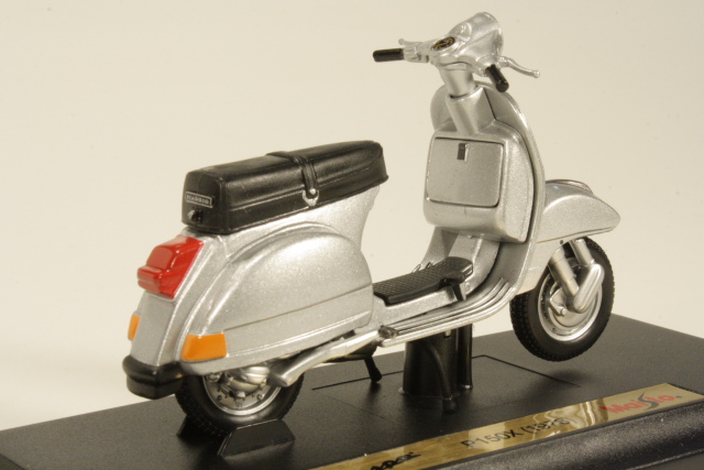 Vespa P150X 1978, silver