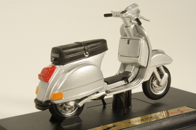 Vespa P150X 1978, hopea - Sulje napsauttamalla kuva