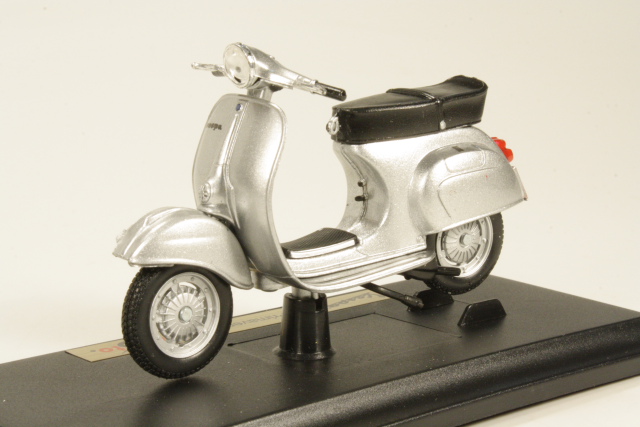 Vespa 125 Primavera 1968, silver - Click Image to Close