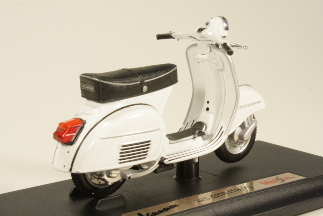 Vespa 125GTR 1971, valkoinen - Sulje napsauttamalla kuva