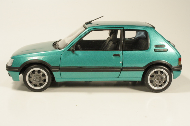 Peugeot 205 GTi 1990, vihreä - Sulje napsauttamalla kuva