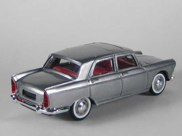 Peugeot 404, hopeanharmaa