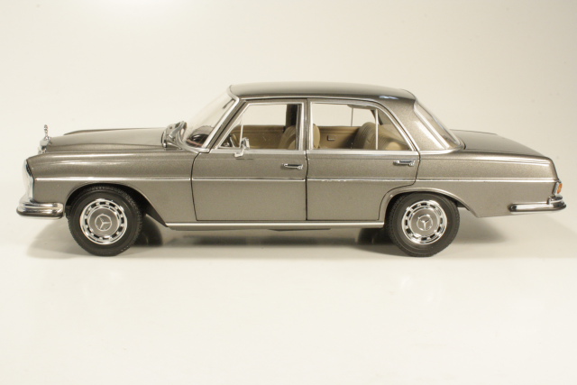 Mercedes 280SE (w108) Sedan 1969, metallinharmaa - Sulje napsauttamalla kuva