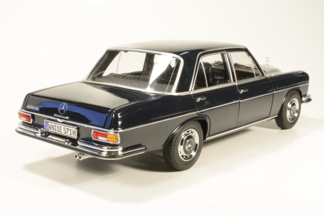 Mercedes 280SE (w108) 1969, tummansininen - Sulje napsauttamalla kuva