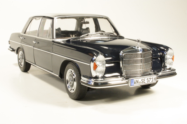 Mercedes 280SE (w108) 1969, tummansininen - Sulje napsauttamalla kuva