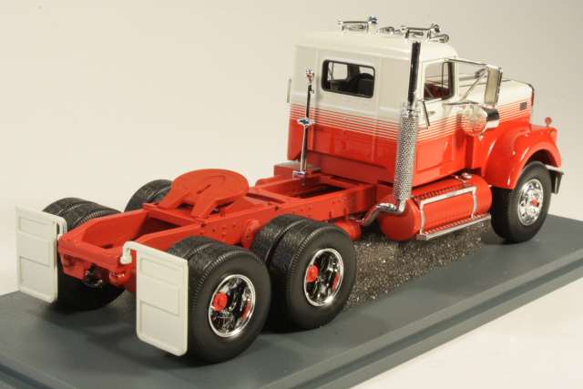 White Road Boss 1977, white/red