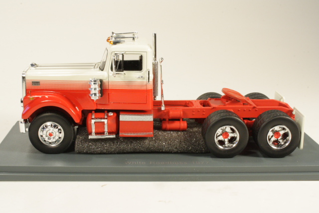 White Road Boss 1977, white/red
