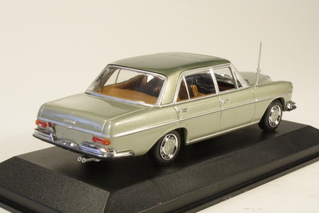 Mercedes 300SEL 6.3 (W109) 1968, vaaleanvihreä