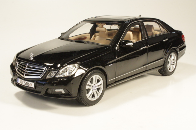 Mercedes E-Class 2009, musta - Sulje napsauttamalla kuva