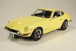 Datsun 240Z 1971, keltainen - Sulje napsauttamalla kuva