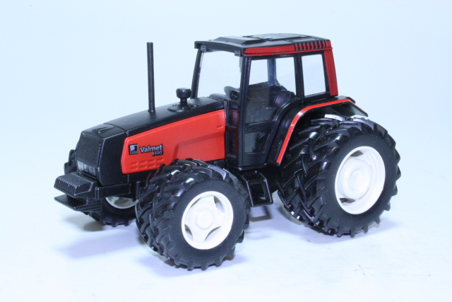 Valmet 8400 with Dual Wheels, red