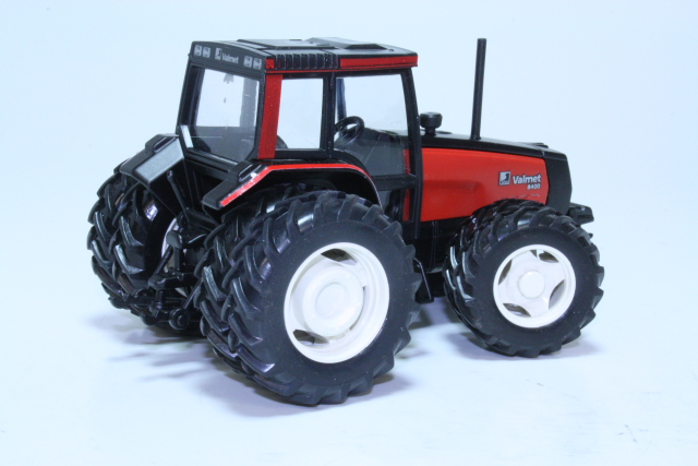 Valmet 8400 with Dual Wheels, red
