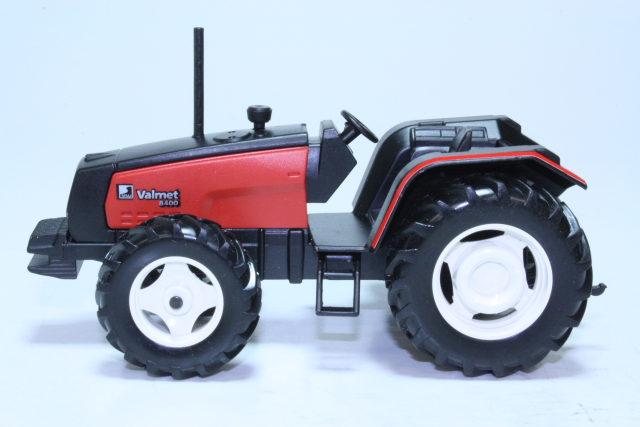 Valmet 8400 with Dual Wheels, red