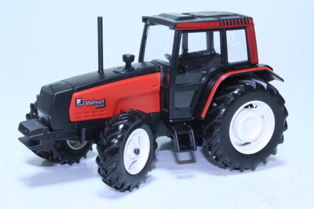 Valmet 8400 with Dual Wheels, red