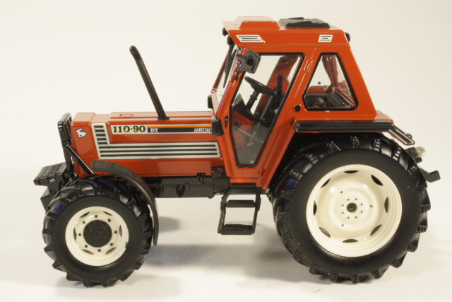 Fiat 110-90 DT 1988, tummanpunainen
